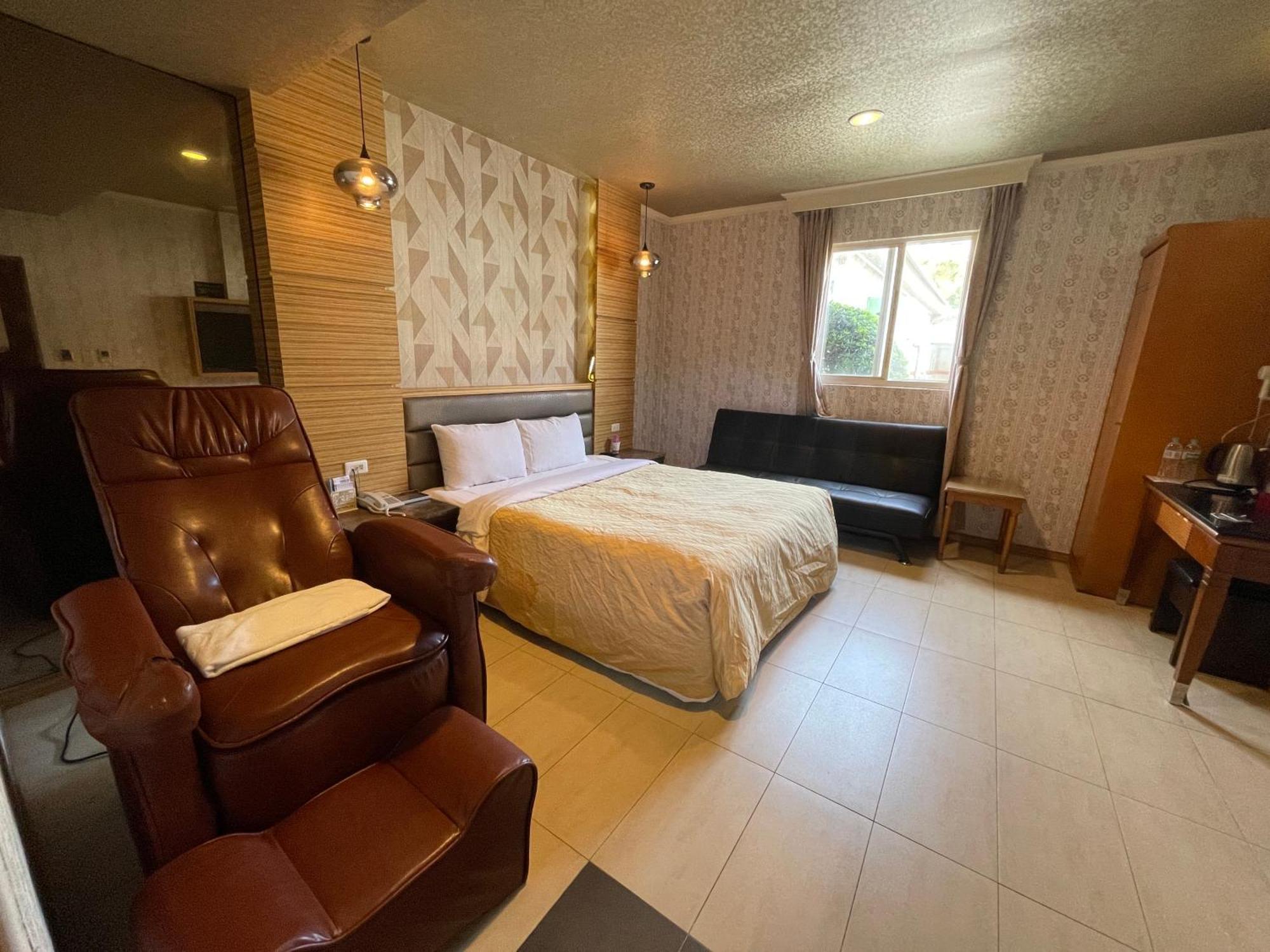 Treasure Island Motel - Renwu 高雄市 エクステリア 写真
